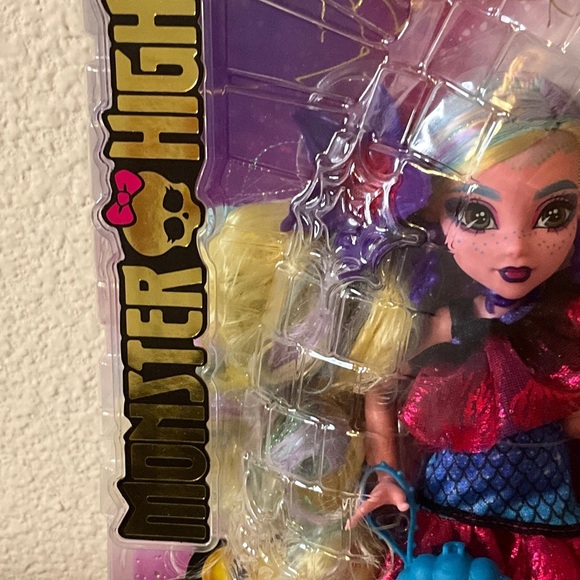 Monster High Lagoona Blue Doll with Pink and Blue Outfit - Picture 3 of 6